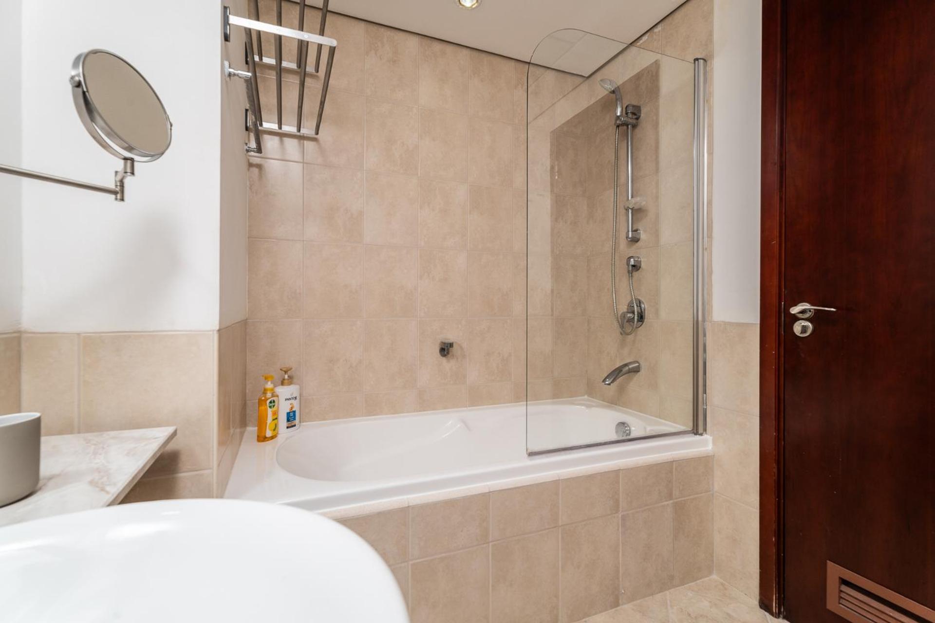 Cozy 3br In The Heart Of Near To Clocktower Apartment Dubai
